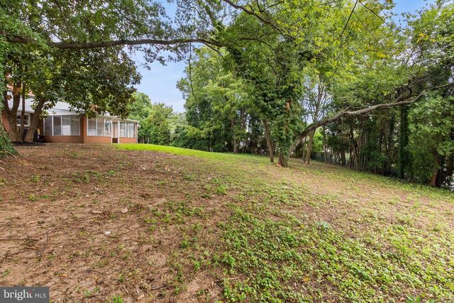 2530 VETERANS DR, Wilmington, DE 19810