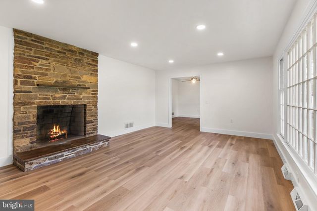 2530 VETERANS DR, Wilmington, DE 19810