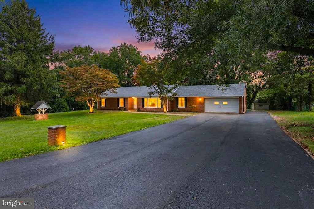 2530 VETERANS DR, Wilmington, DE 19810