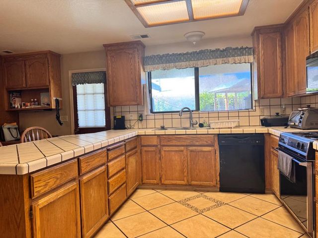 1470 Ghione Drive, Hollister, CA 95023