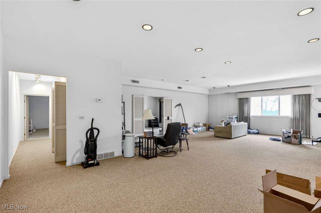 2112 Acacia Park Drive 619, Lyndhurst, OH 44124