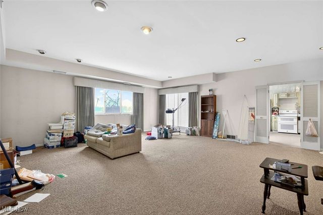 2112 Acacia Park Drive 619, Lyndhurst, OH 44124