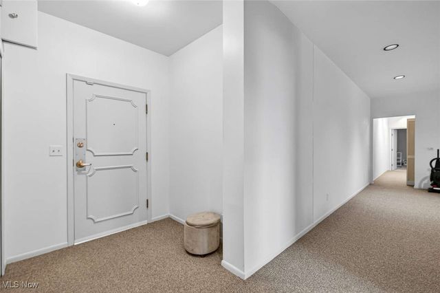 2112 Acacia Park Drive 619, Lyndhurst, OH 44124