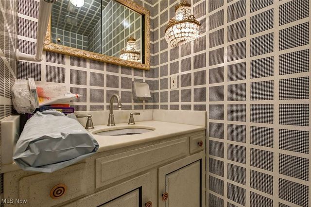 2112 Acacia Park Drive 619, Lyndhurst, OH 44124