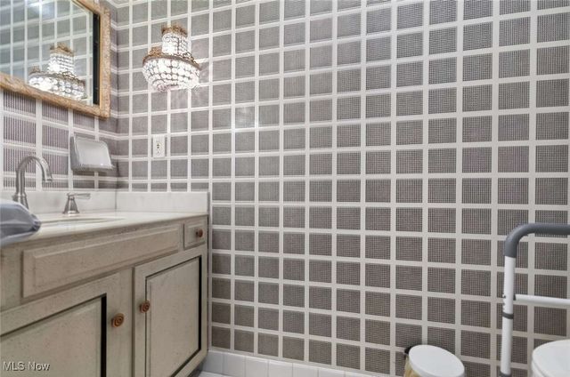 2112 Acacia Park Drive 619, Lyndhurst, OH 44124