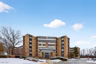 2112 Acacia Park Drive 619, Lyndhurst, OH 44124