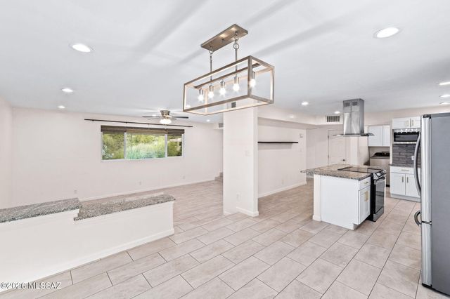 220 S Clausen Circle, Tucson, AZ 85745