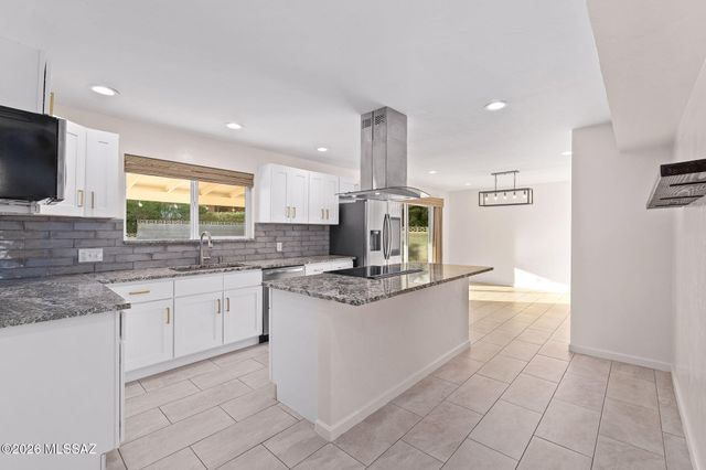 220 S Clausen Circle, Tucson, AZ 85745