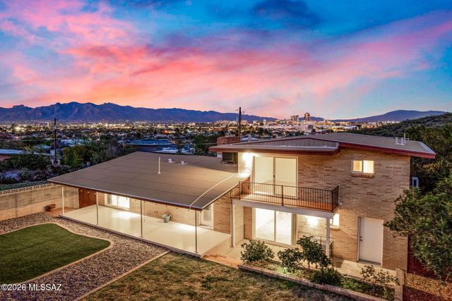 220 S Clausen Circle, Tucson, AZ 85745