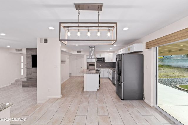 220 S Clausen Circle, Tucson, AZ 85745