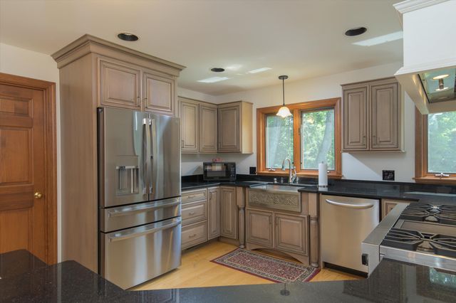 15 Skyline Drive, Vernon, VT 05354