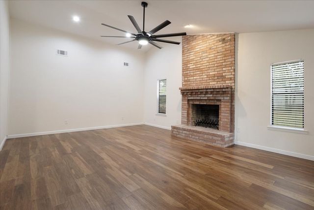 100 E Cunningham Street, Bonham, TX 75418