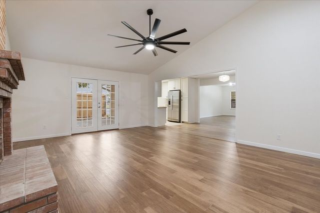 100 E Cunningham Street, Bonham, TX 75418