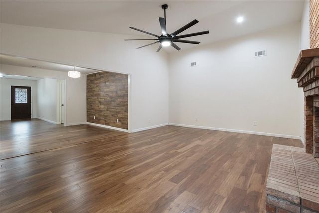 100 E Cunningham Street, Bonham, TX 75418