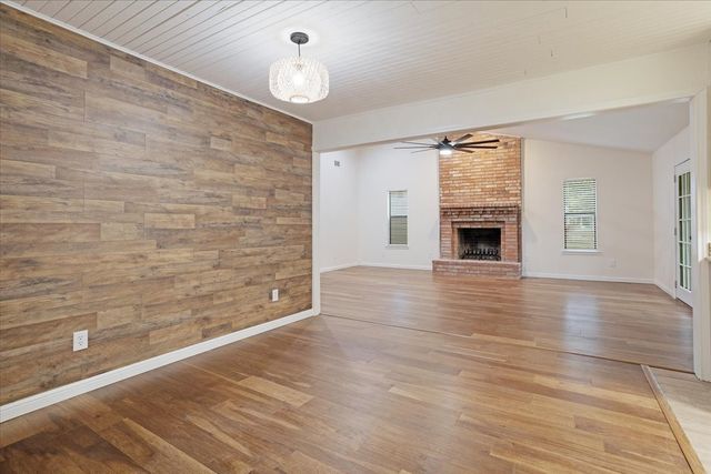100 E Cunningham Street, Bonham, TX 75418