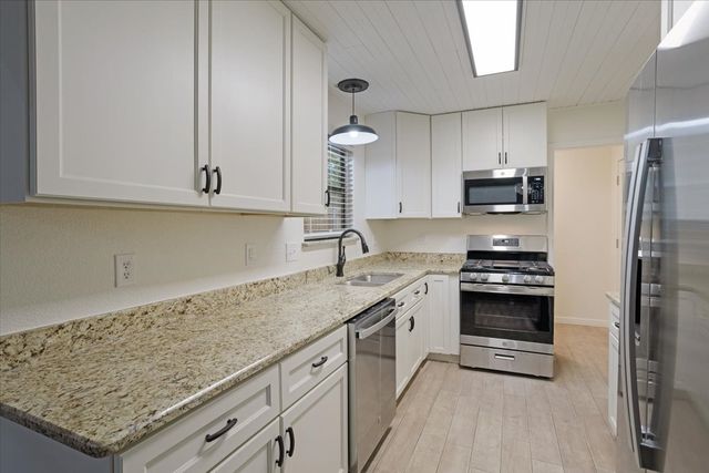 100 E Cunningham Street, Bonham, TX 75418