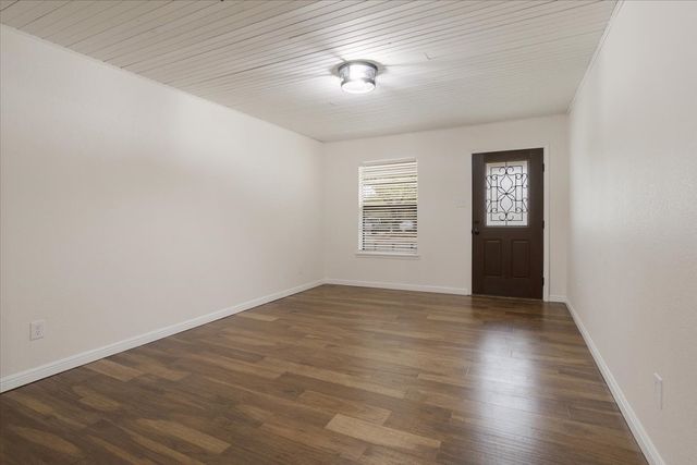 100 E Cunningham Street, Bonham, TX 75418