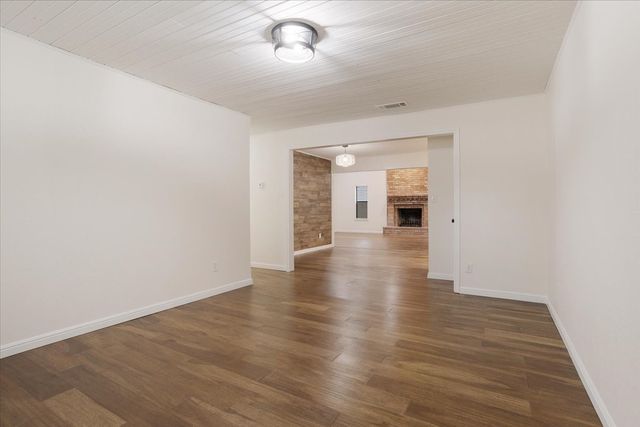 100 E Cunningham Street, Bonham, TX 75418