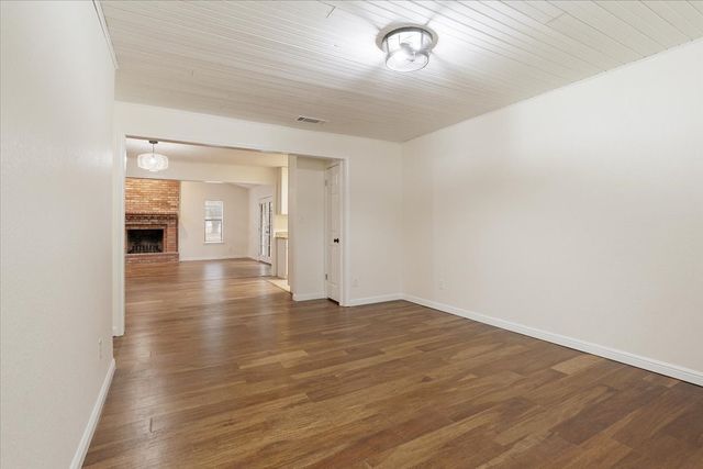100 E Cunningham Street, Bonham, TX 75418