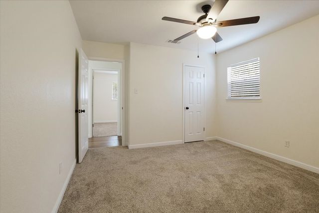 100 E Cunningham Street, Bonham, TX 75418