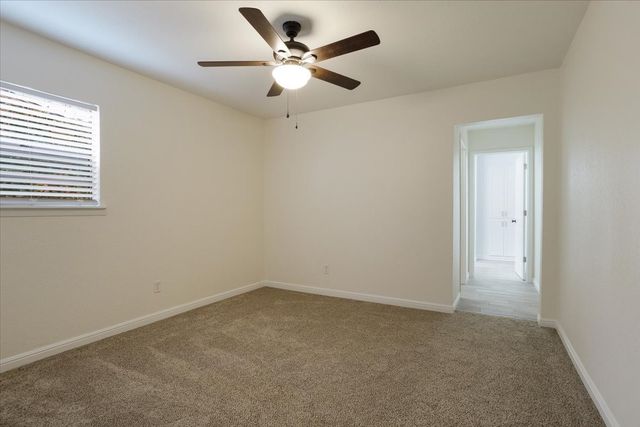 100 E Cunningham Street, Bonham, TX 75418