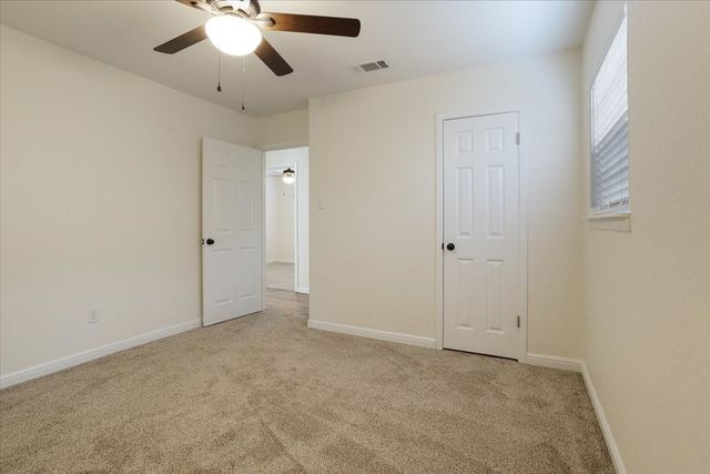 100 E Cunningham Street, Bonham, TX 75418
