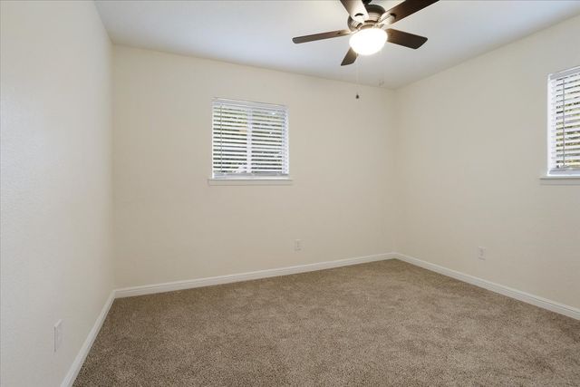 100 E Cunningham Street, Bonham, TX 75418