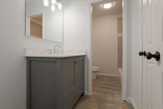 100 E Cunningham Street, Bonham, TX 75418