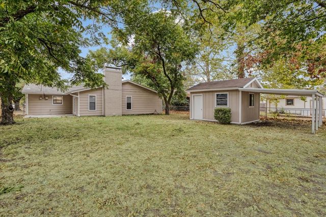 100 E Cunningham Street, Bonham, TX 75418