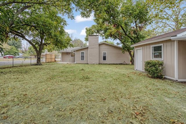 100 E Cunningham Street, Bonham, TX 75418