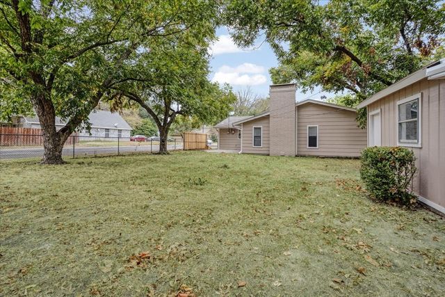 100 E Cunningham Street, Bonham, TX 75418