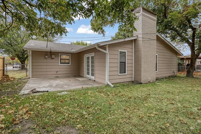 100 E Cunningham Street, Bonham, TX 75418