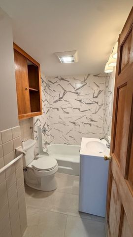 65 Lowell St 2, Methuen, MA 01844