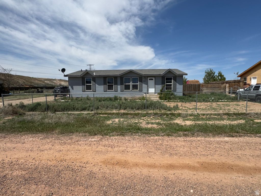 Image 1 of property listing at 2816 S 2575 W, Roosevelt, UT 84066