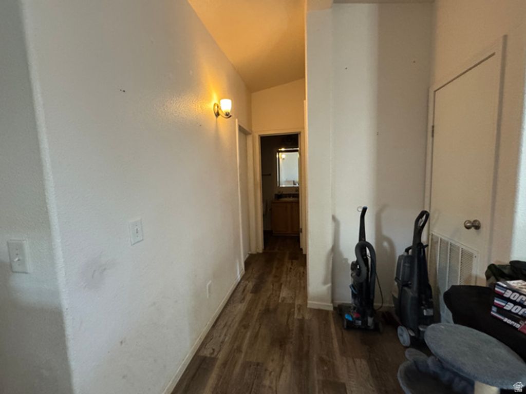 Image 12 of property listing at 2816 S 2575 W, Roosevelt, UT 84066