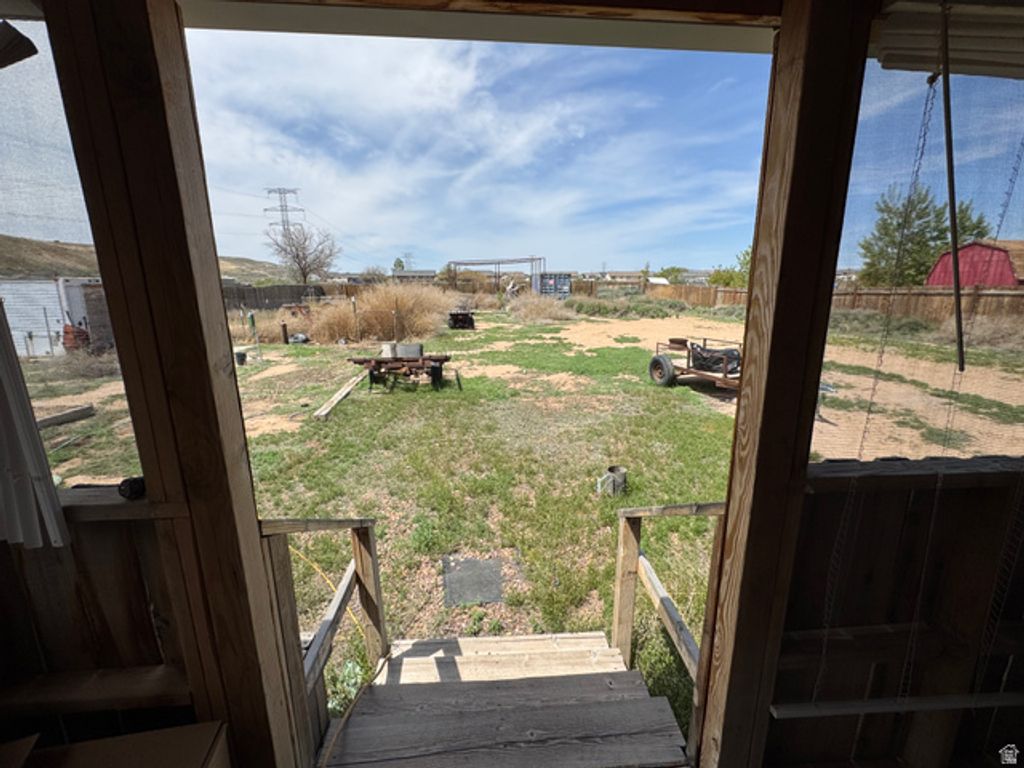 Image 16 of property listing at 2816 S 2575 W, Roosevelt, UT 84066