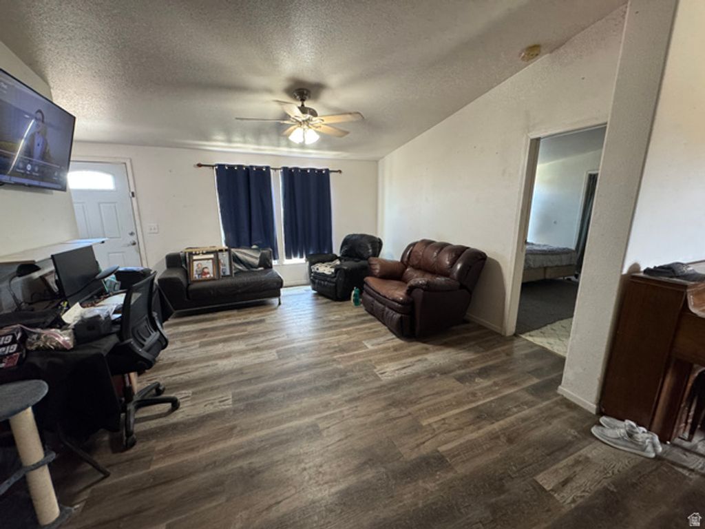 Image 3 of property listing at 2816 S 2575 W, Roosevelt, UT 84066