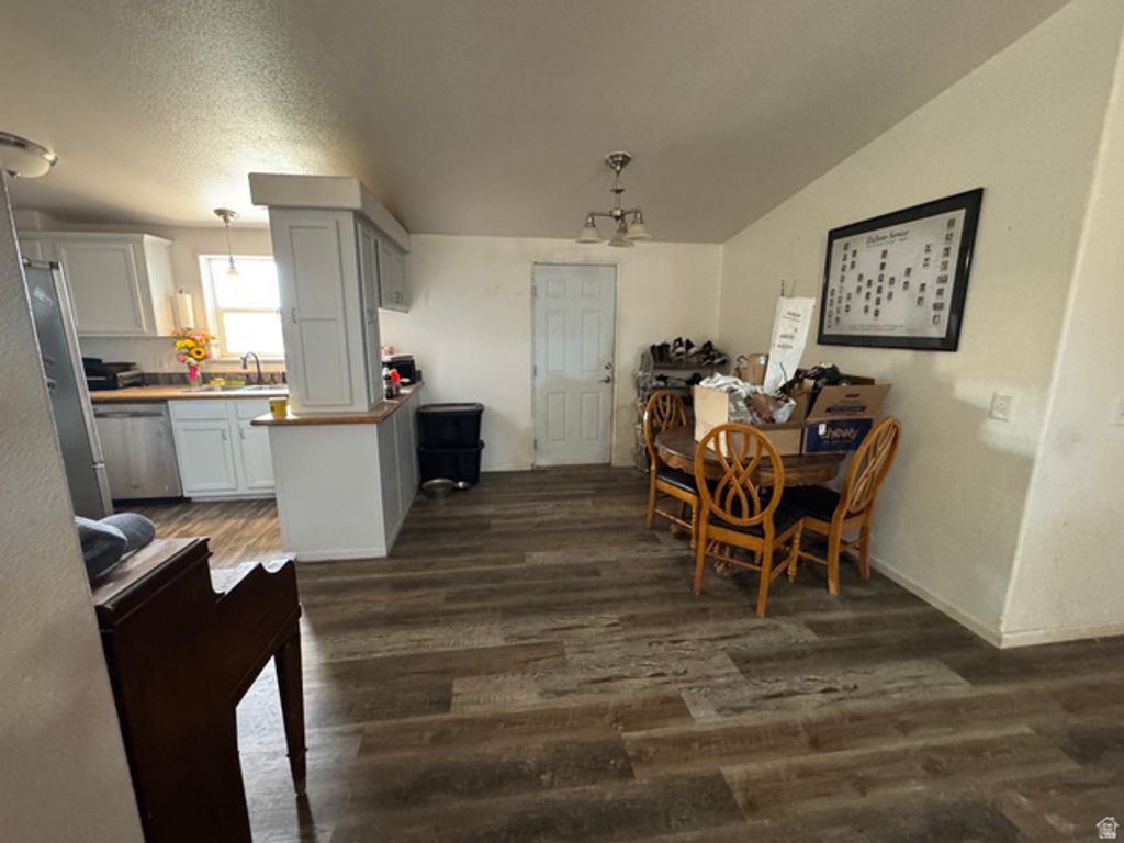 Image 5 of property listing at 2816 S 2575 W, Roosevelt, UT 84066