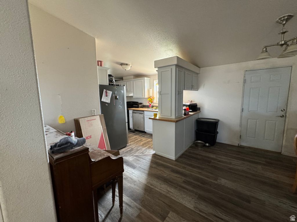 Image 6 of property listing at 2816 S 2575 W, Roosevelt, UT 84066