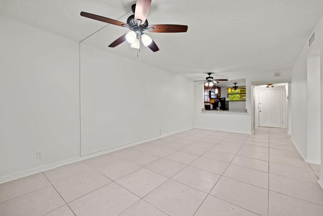 110 Lake Emerald Dr 405, Oakland Park, FL 33309