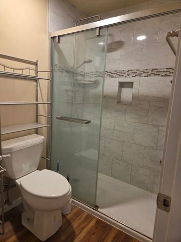 210 Hazelwood Drive, Lindenhurst, IL 60046