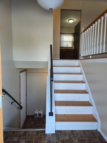 210 Hazelwood Drive, Lindenhurst, IL 60046