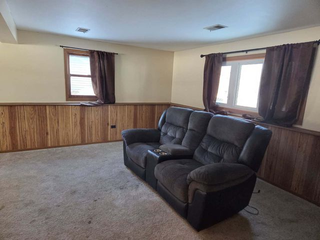 210 Hazelwood Drive, Lindenhurst, IL 60046