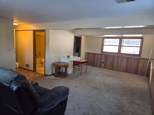 210 Hazelwood Drive, Lindenhurst, IL 60046