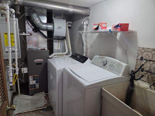 210 Hazelwood Drive, Lindenhurst, IL 60046