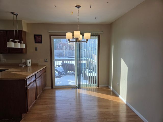 210 Hazelwood Drive, Lindenhurst, IL 60046