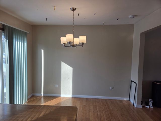 210 Hazelwood Drive, Lindenhurst, IL 60046