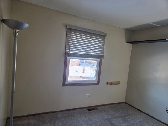 210 Hazelwood Drive, Lindenhurst, IL 60046