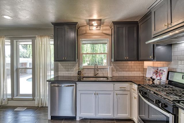 5909 Queens Gate Road, Oklahoma City, OK 73132