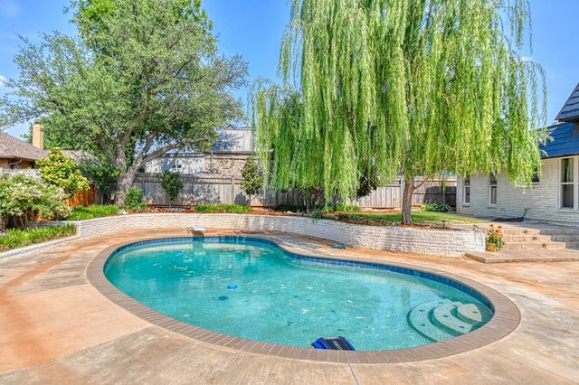 5909 Queens Gate Road, Oklahoma City, OK 73132